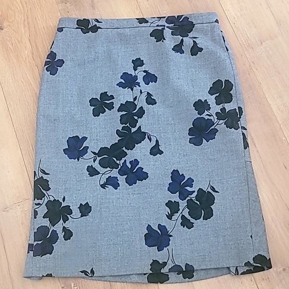 Ann Taylor Floral Pencil Skirt - Picture 2 of 3